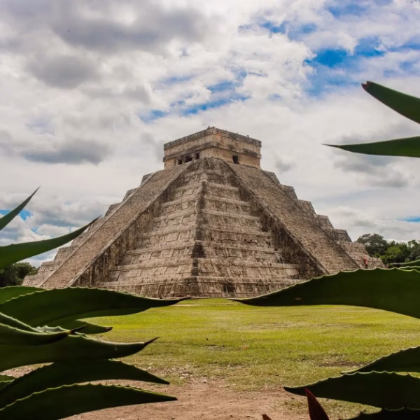 the pyrimid of chitzen itza