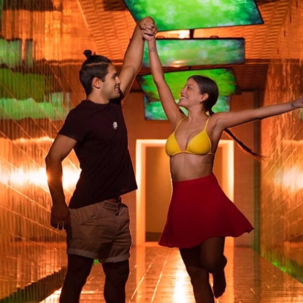 cople dancing at xenses