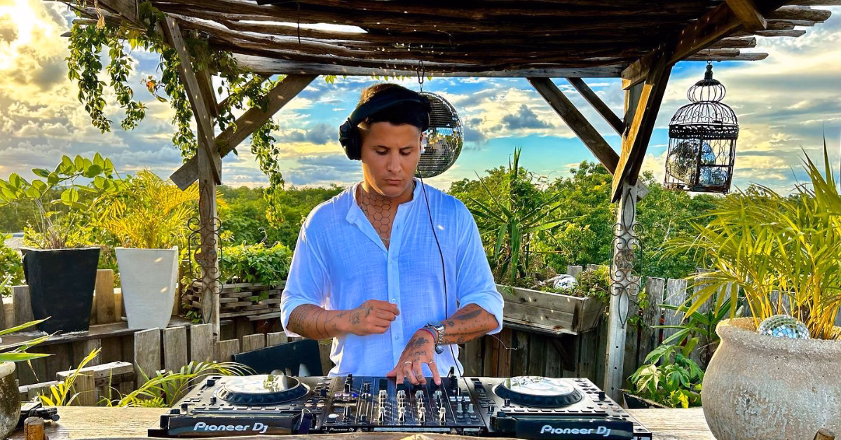 DJ